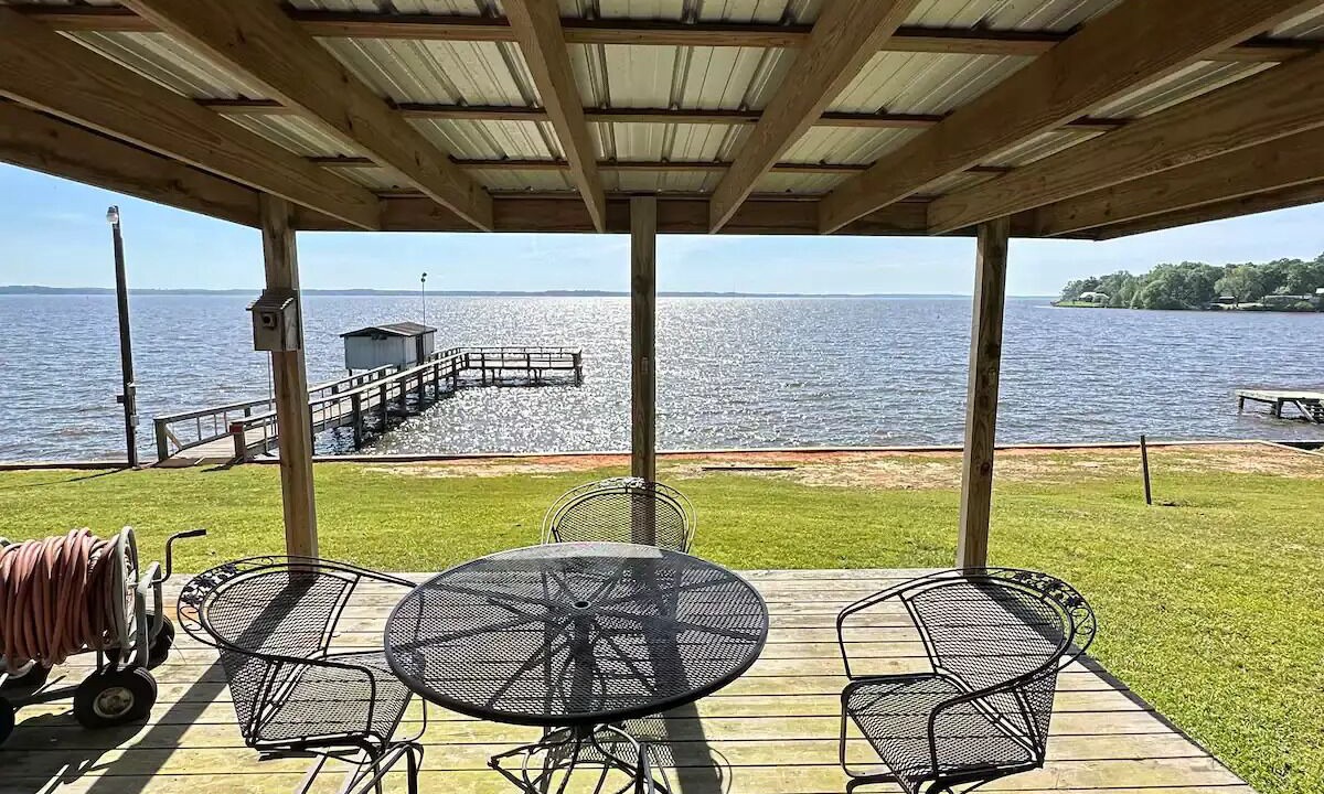 Photo of Outdoor in Huxley