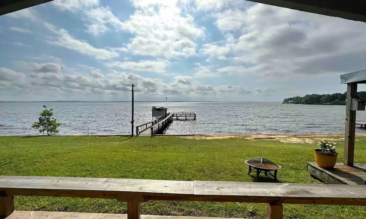 Photo of Outdoor in Huxley