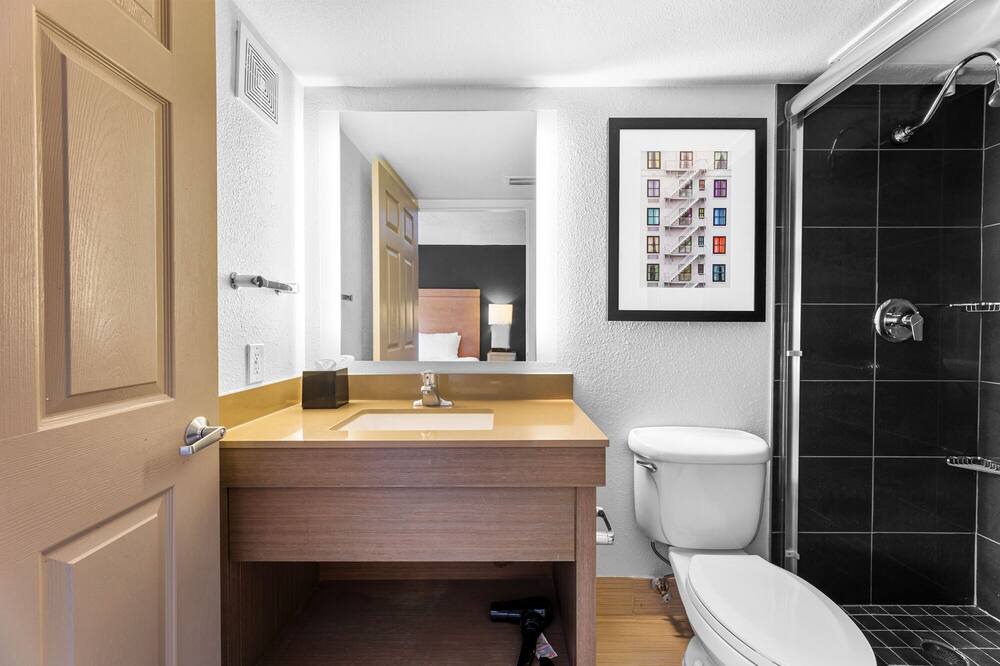 Photo of Bathroom in Gateway