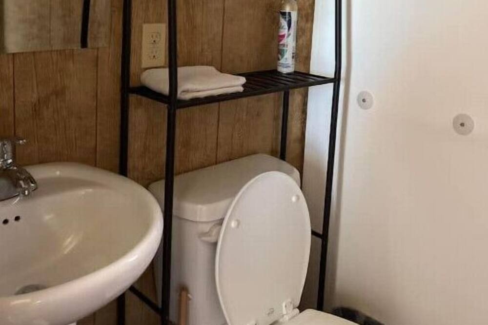 Photo of Bathroom in Leasburg