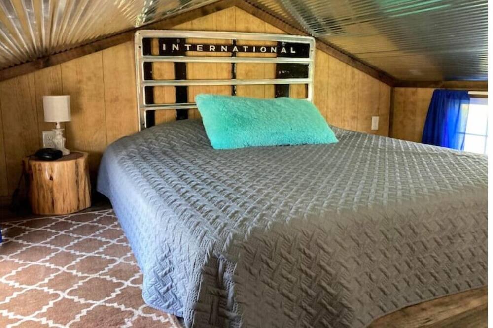 Photo of Bedroom in Leasburg