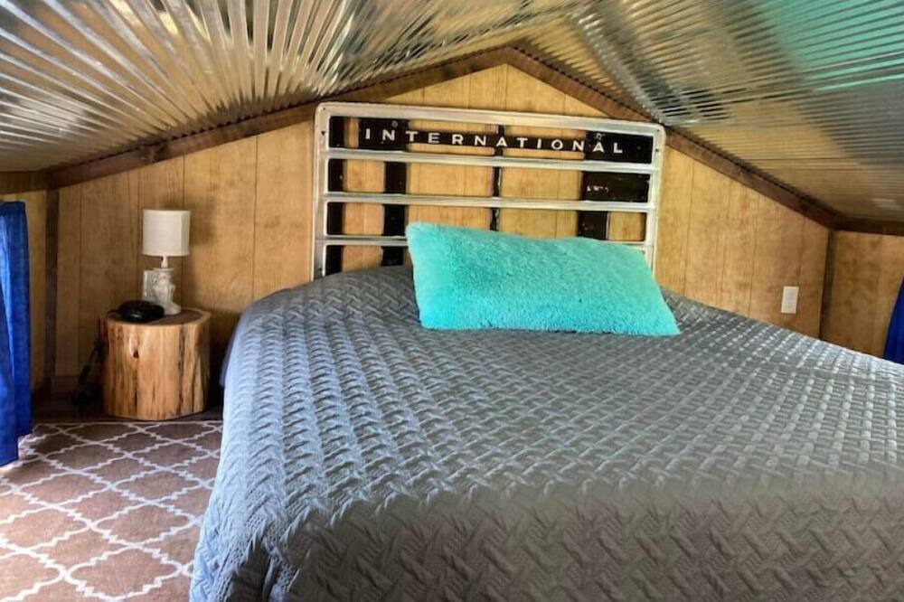 Photo of Bedroom in Leasburg