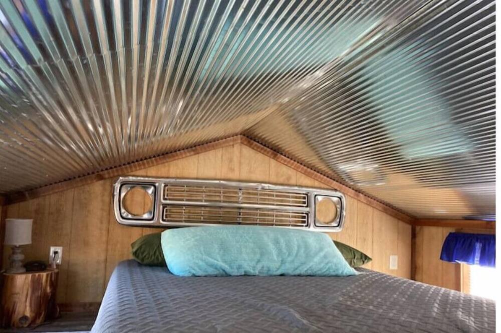 Photo of Bedroom in Leasburg