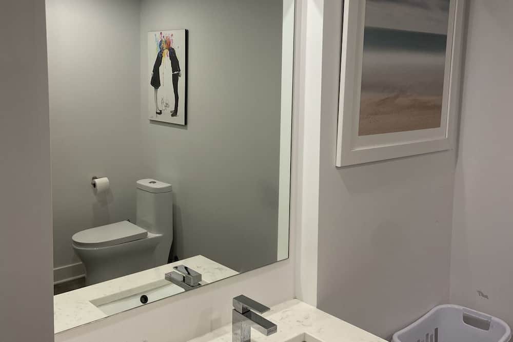 Photo of Bathroom in Bout-de-l'Ile