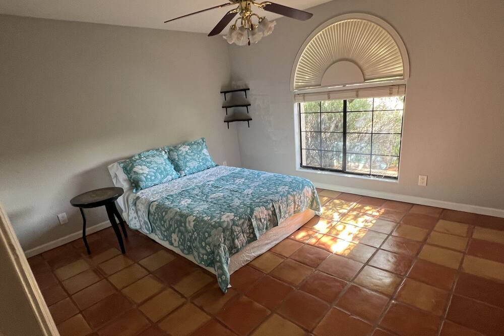 Photo of Bedroom in Solomon