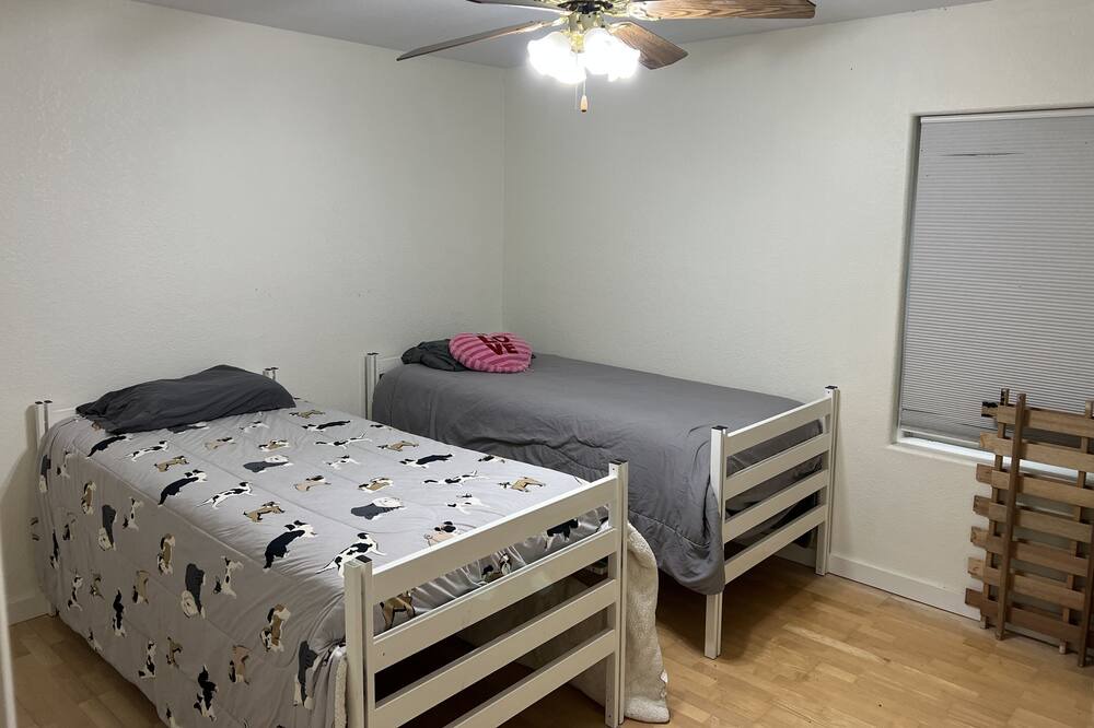 Photo of Bedroom in Solomon