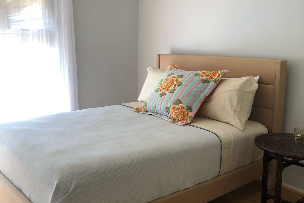 Photo of Bedroom in Solomon