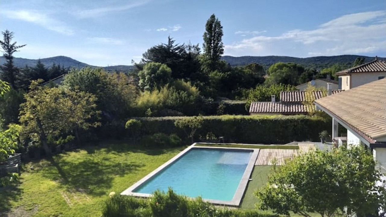 Photo of Outdoor in Saint-Martin-de-Londres