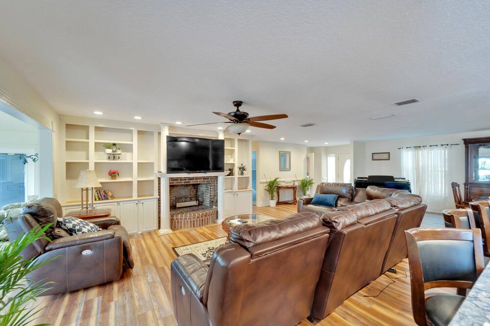 Photo of Livingroom in Seffner Community Alliance