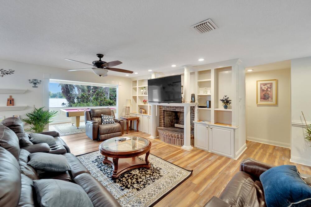 Photo of Livingroom in Seffner Community Alliance