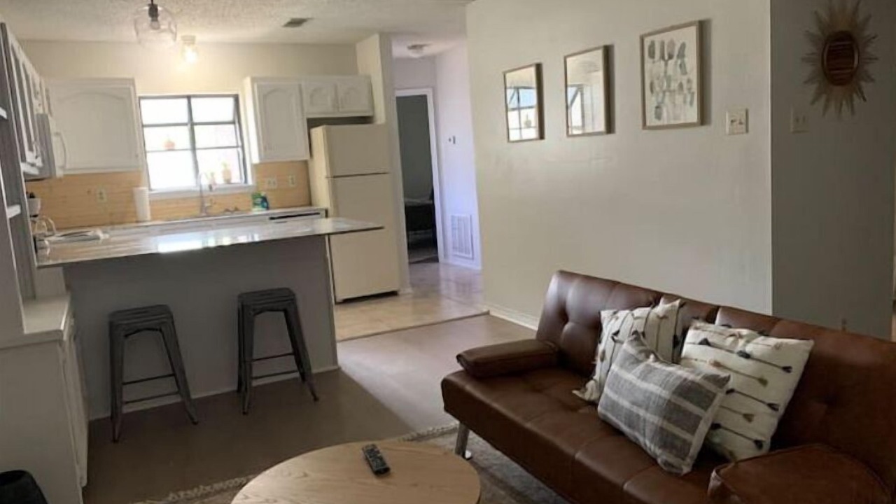 Photo of Livingroom in Claiborne