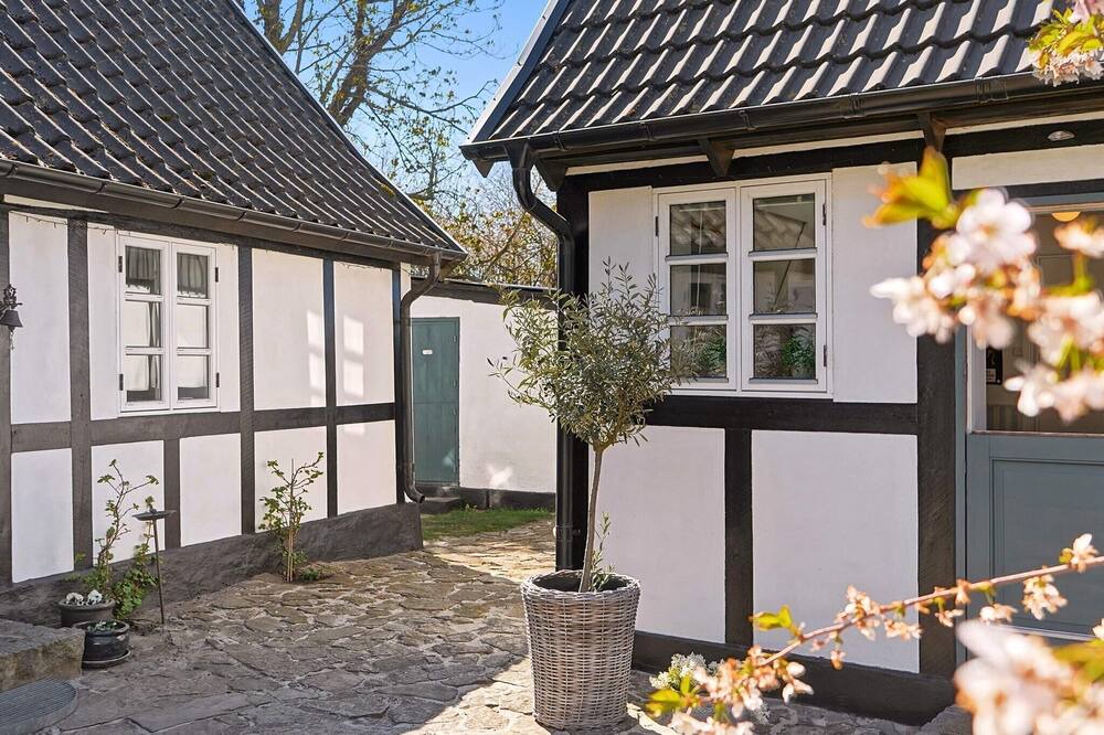 Photo of Outdoor in Boderne