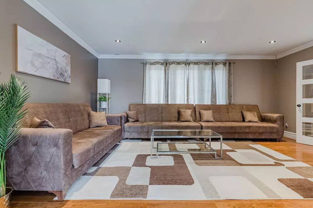 Photo of Livingroom in Glen Williams