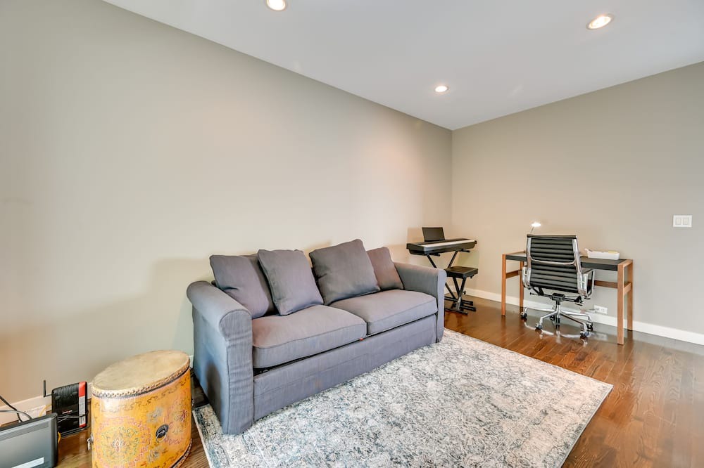 Photo of Livingroom in Scotts Corners