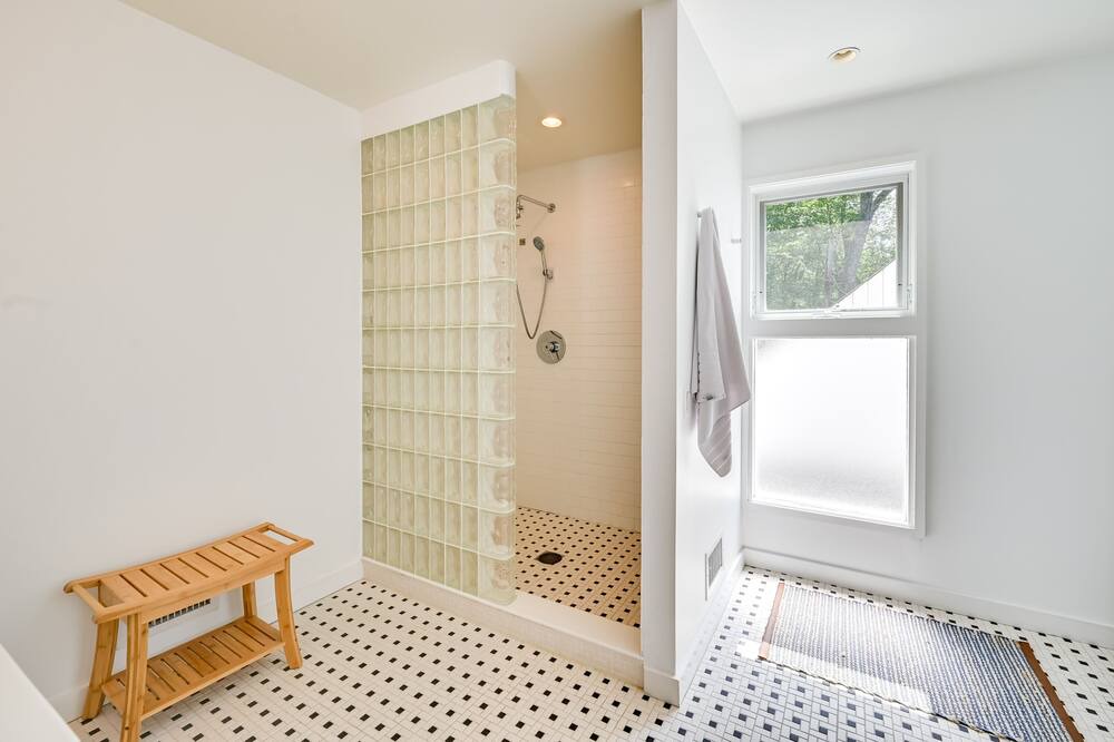 Photo of Bathroom in Scotts Corners