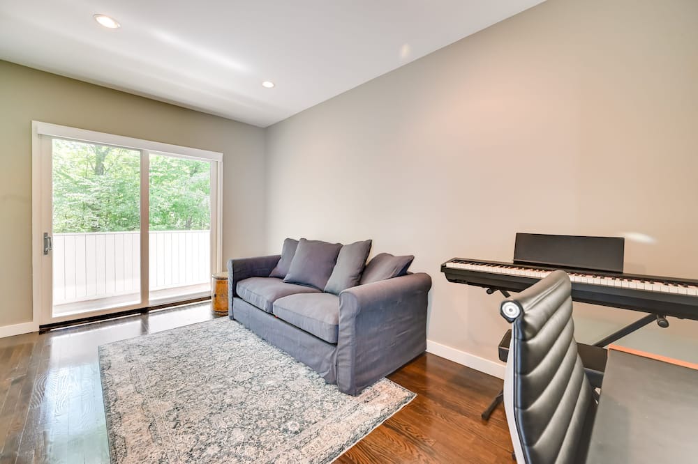 Photo of Others in Scotts Corners