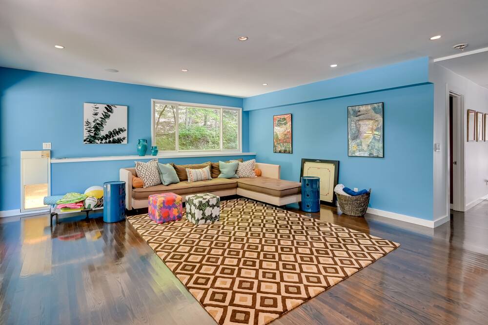 Photo of Livingroom in Scotts Corners