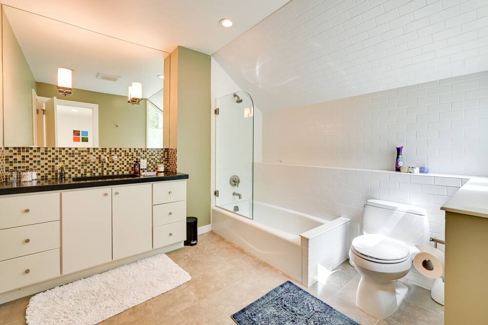 Photo of Bathroom in Scotts Corners