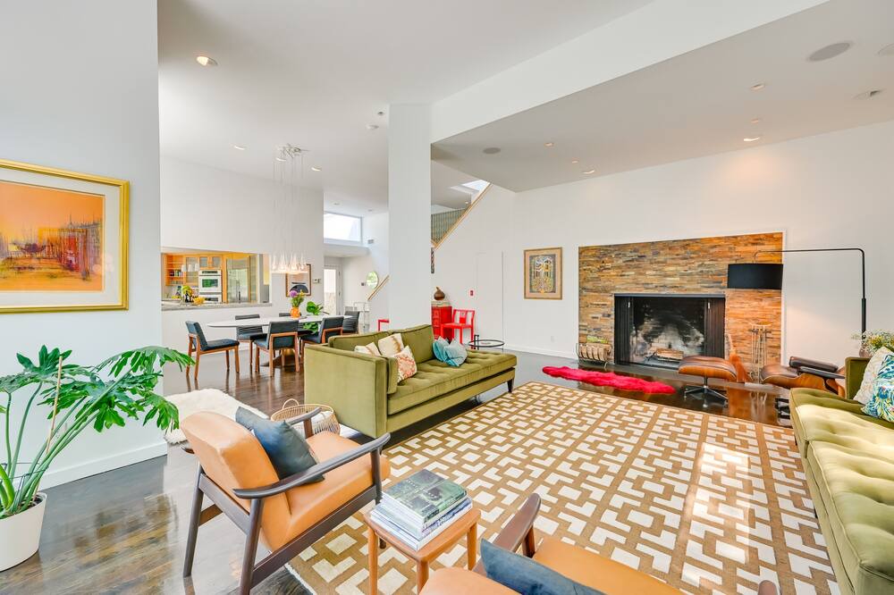 Photo of Livingroom in Scotts Corners