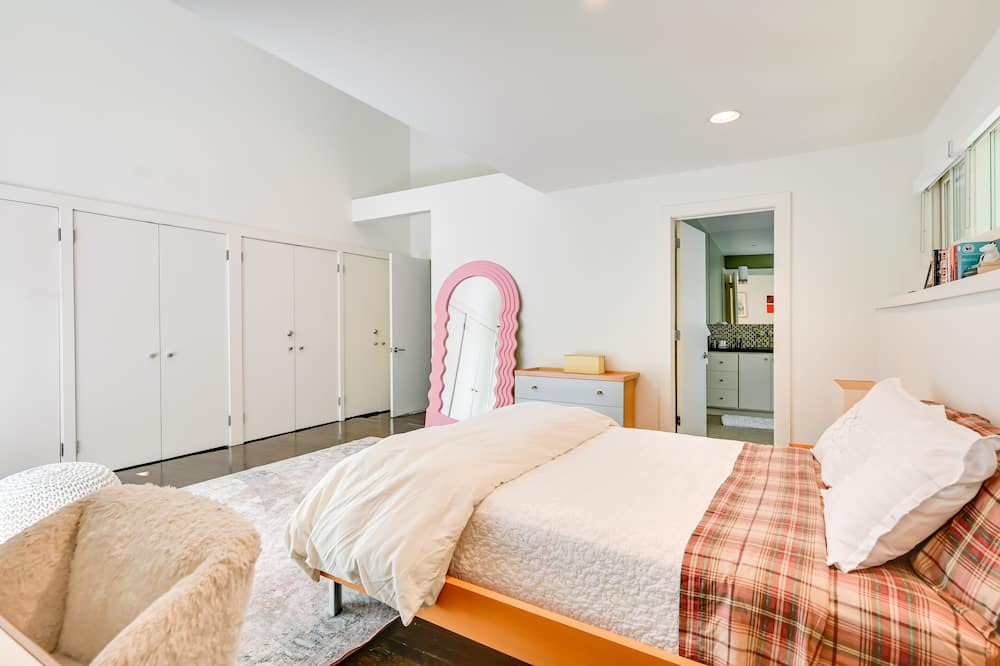 Photo of Bedroom in Scotts Corners