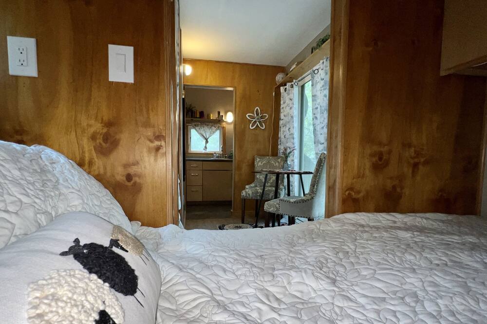 Photo of Bedroom in Cedar Creek