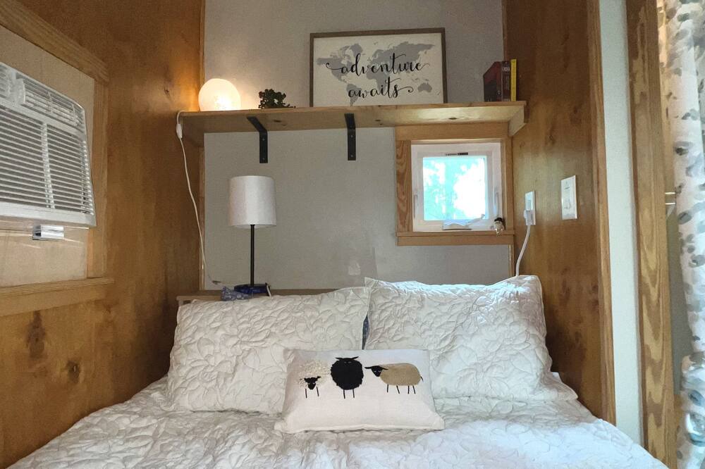 Photo of Bedroom in Cedar Creek