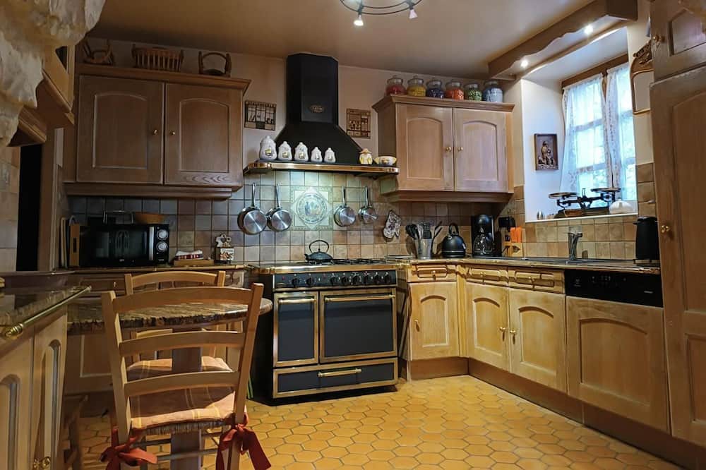 Photo of Kitchen in Saint-Rome-de-Dolan