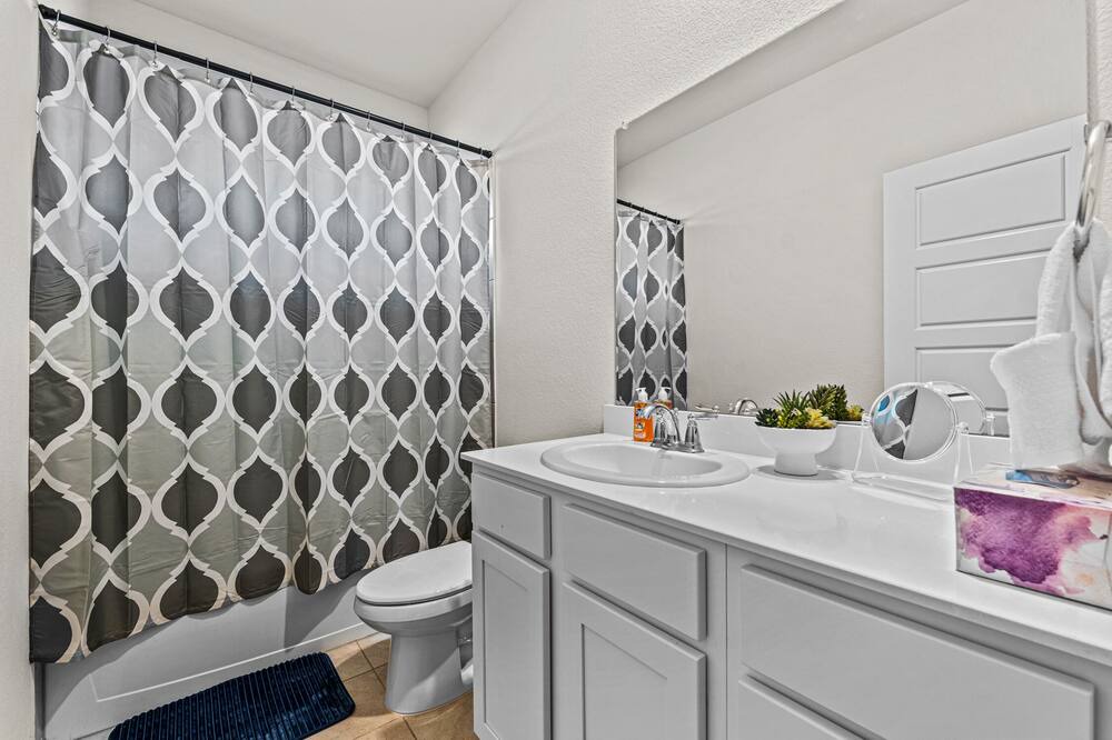 Photo of Bathroom in Lincoln Park