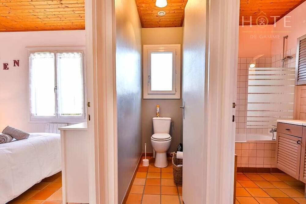 Photo of Bathroom in Longeville-sur-Mer