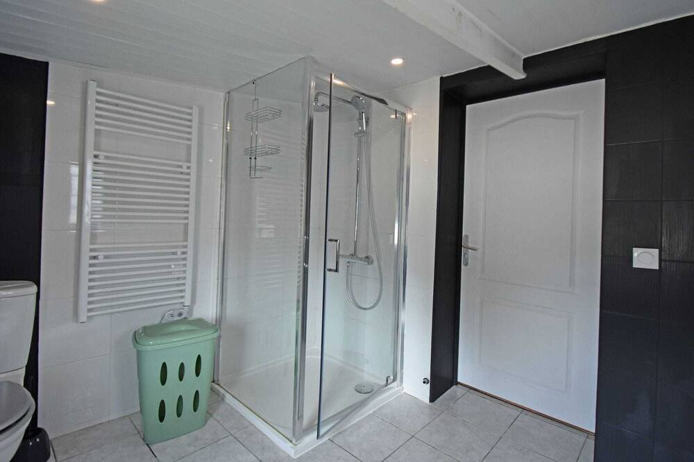 Photo of Bathroom in Lezignan-Corbieres