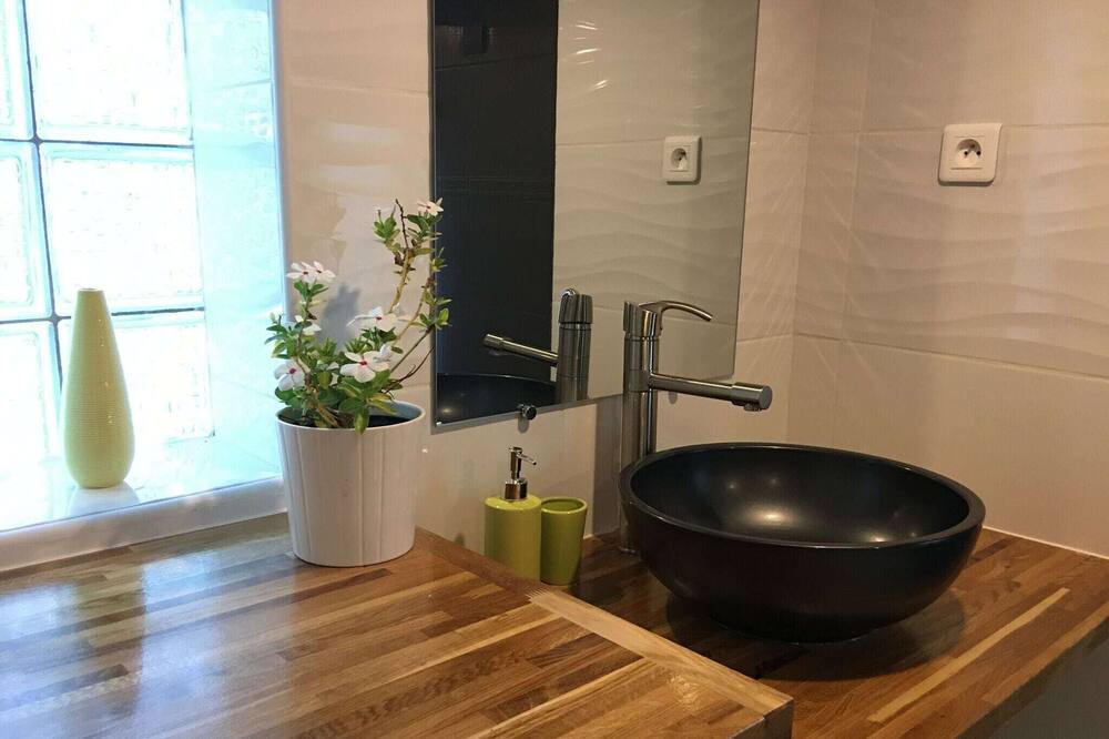 Photo of Bathroom in Lezignan-Corbieres