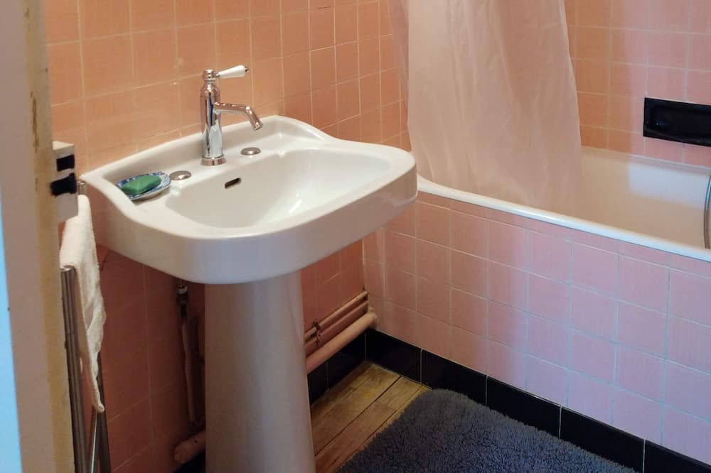 Photo of Bathroom in Ige