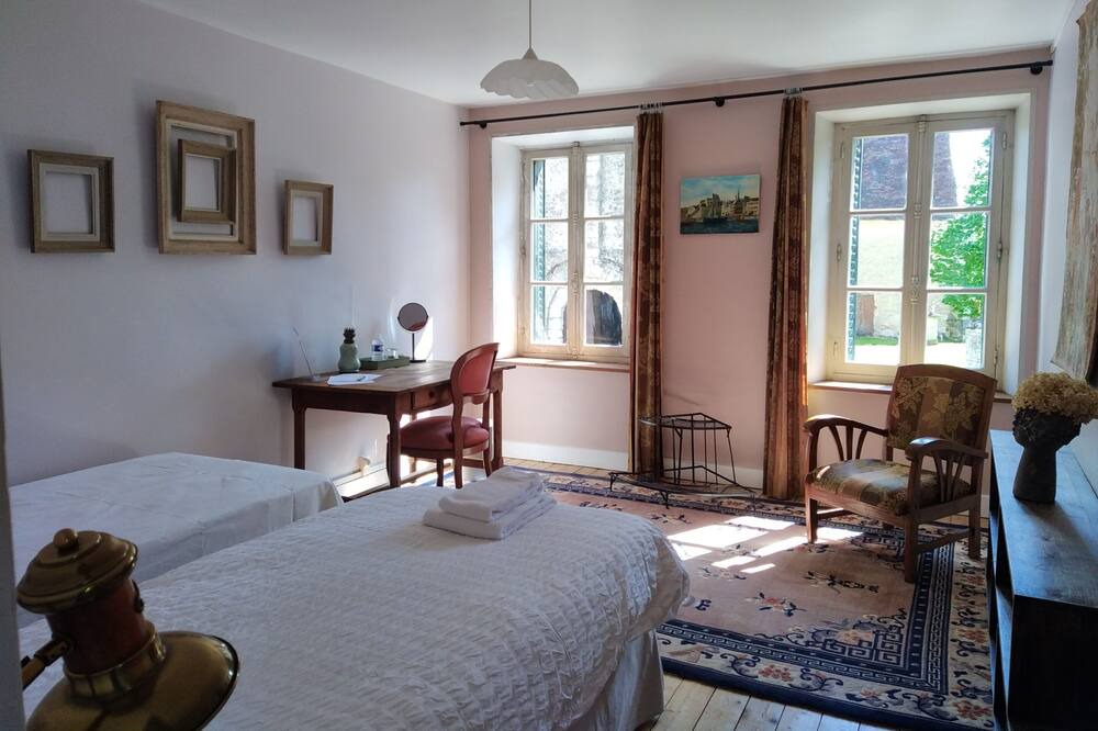 Photo of Bedroom in Ige