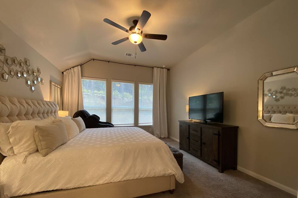 Photo of Bedroom in Bulverde