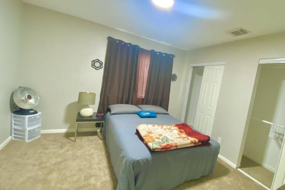 Photo of Bedroom in Channelview