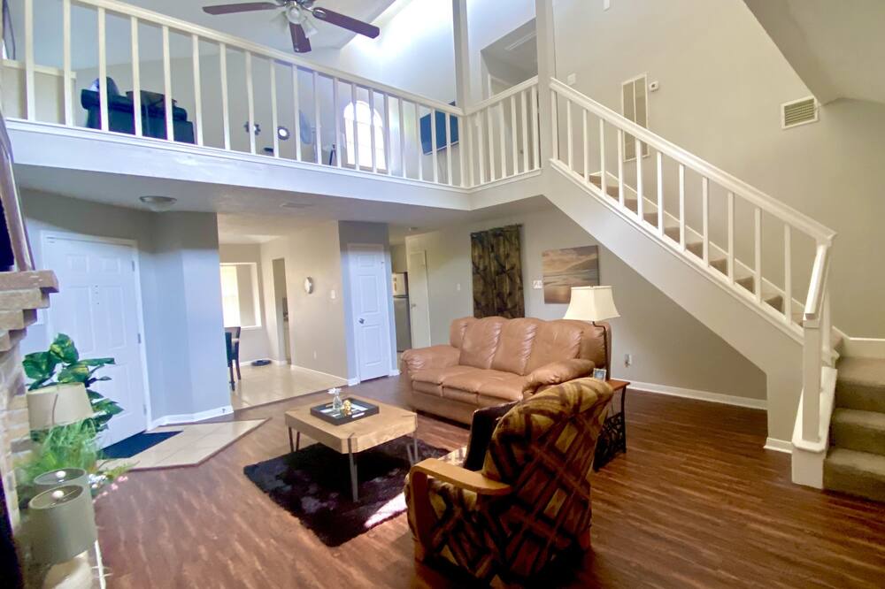 Photo of Livingroom in Channelview