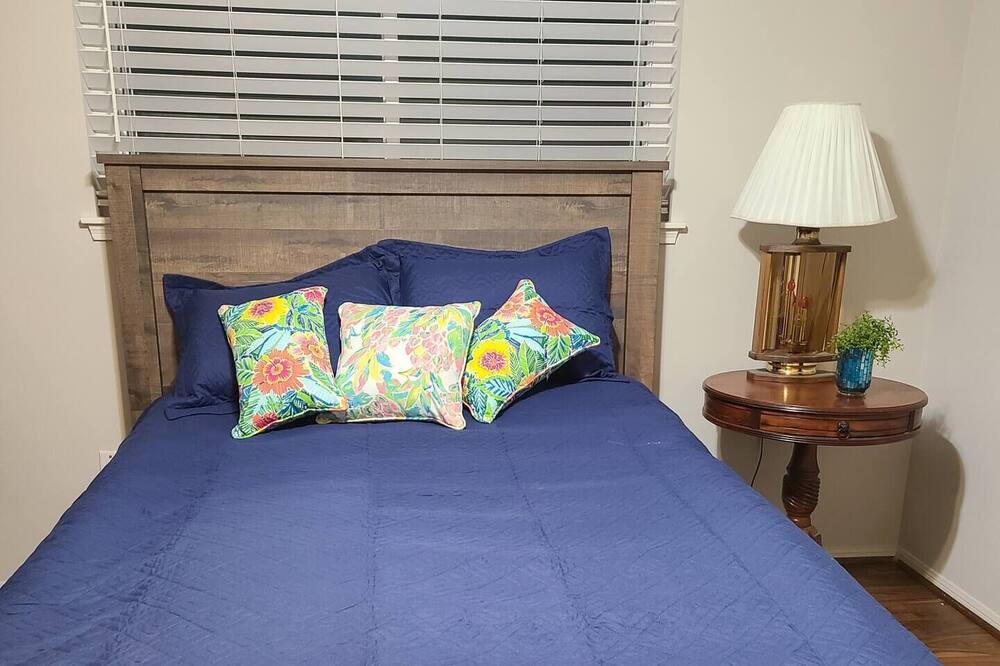 Photo of Bedroom in Lake Jackson