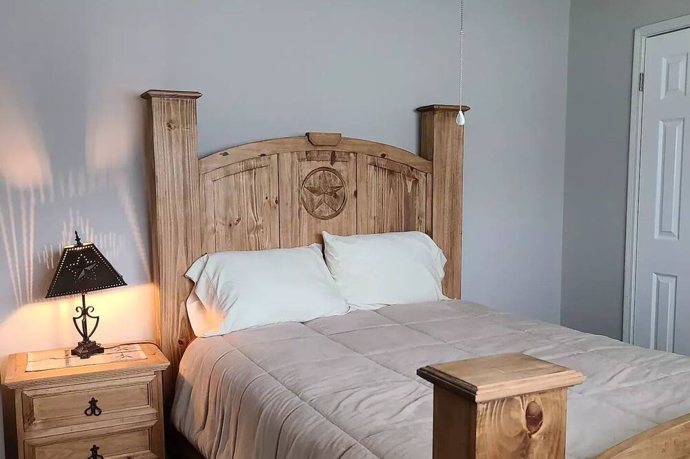 Photo of Bedroom in Lake Jackson
