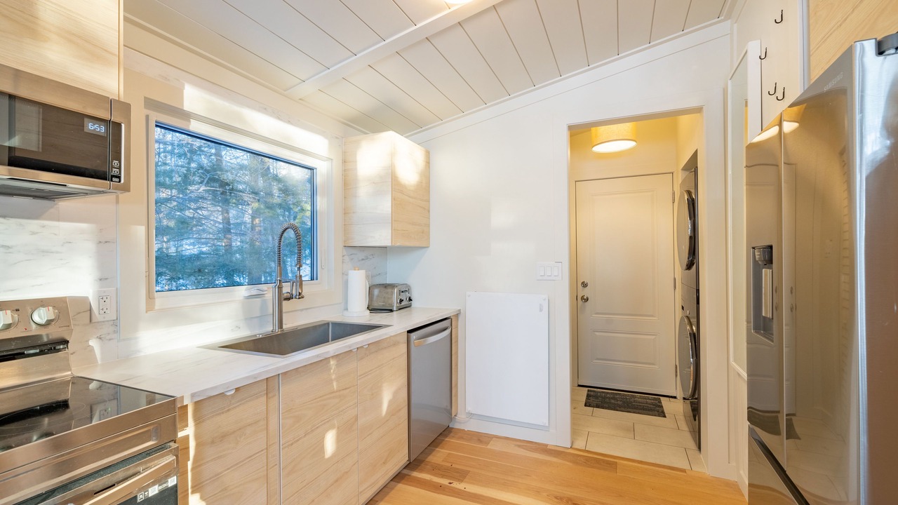 Photo of Kitchen in Lake of Bays