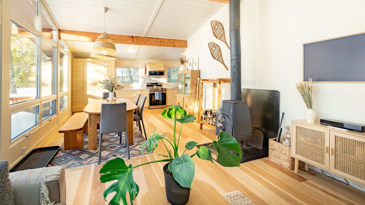 Photo of Livingroom in Lake of Bays