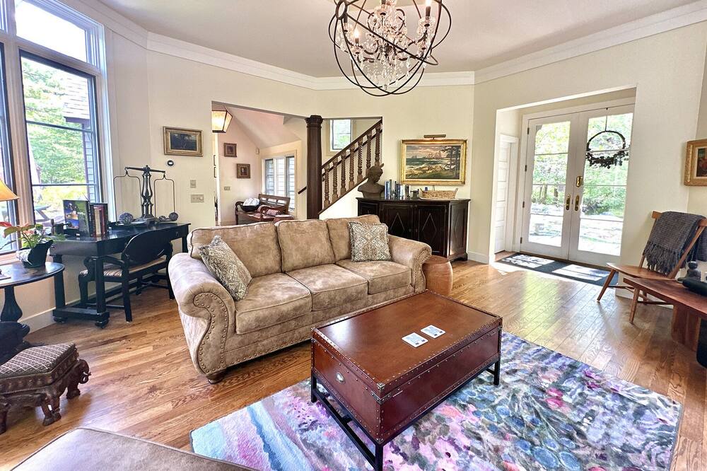 Photo of Livingroom in Hall Quarry