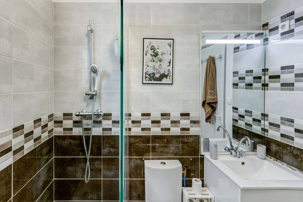 Photo of Bathroom in Roquebrun