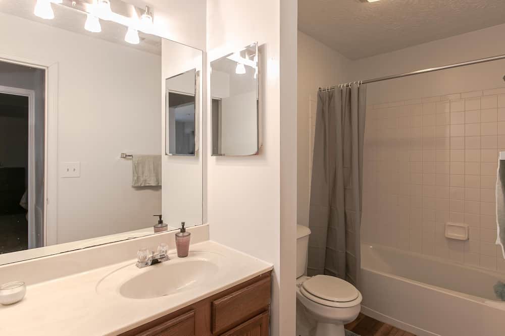 Photo of Bathroom in Parkdale