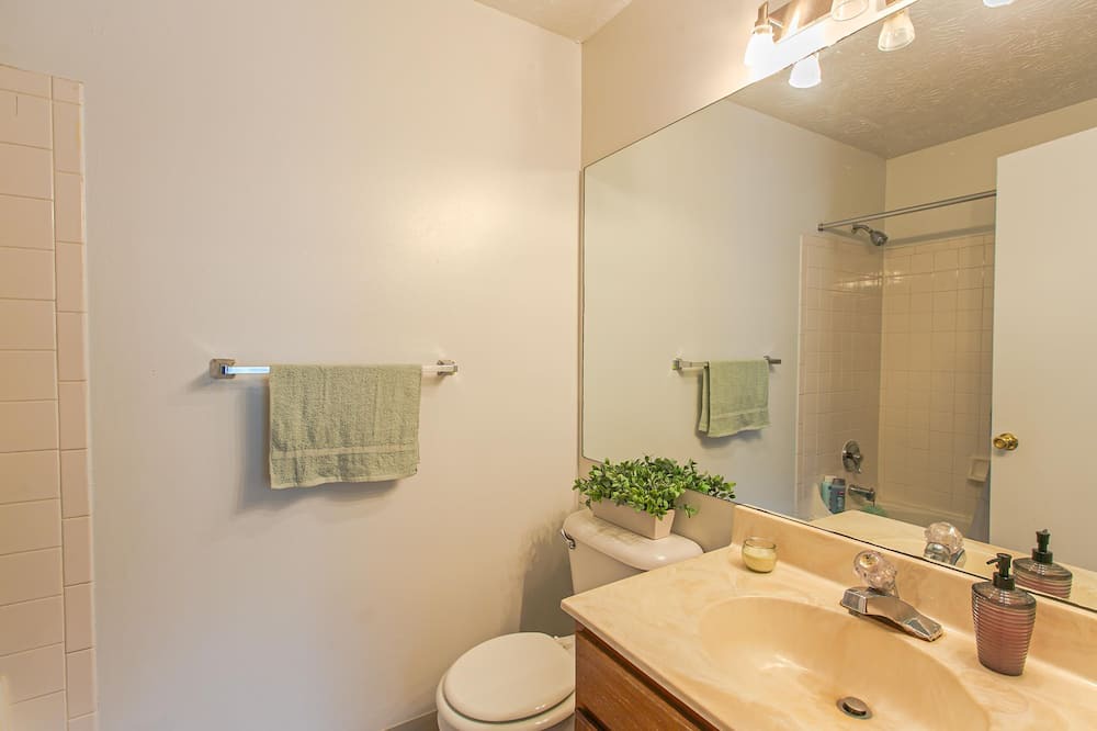 Photo of Bathroom in Parkdale