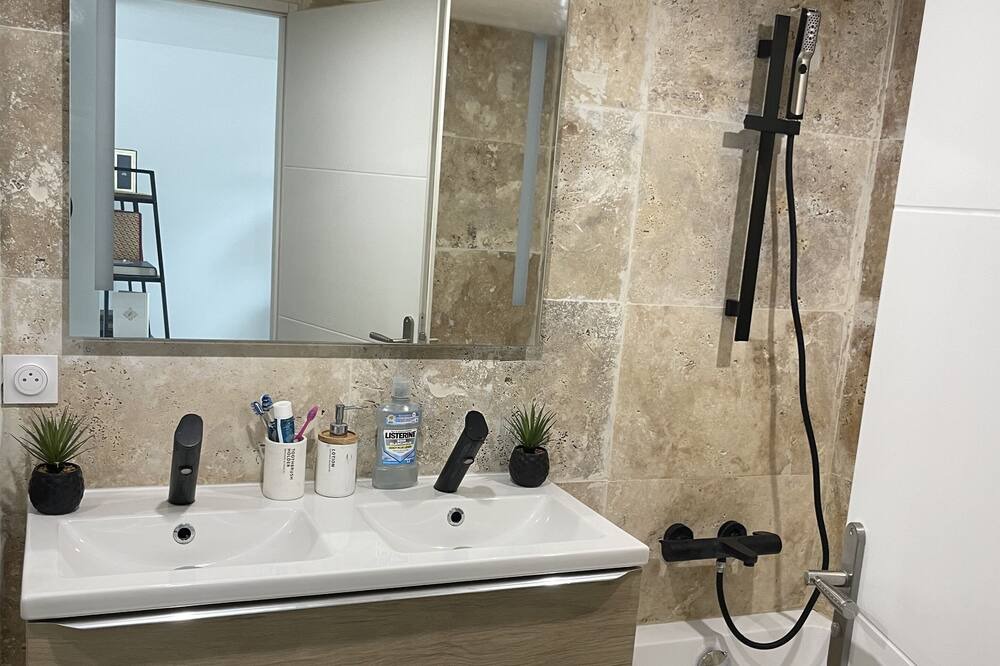 Photo of Bathroom in Gignac