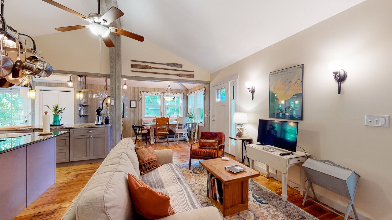 Photo of Livingroom in Raymond