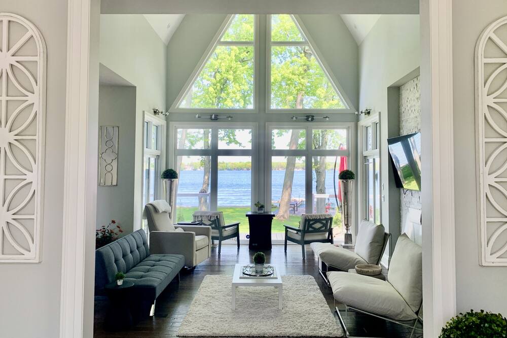 Photo of Livingroom in Ramara