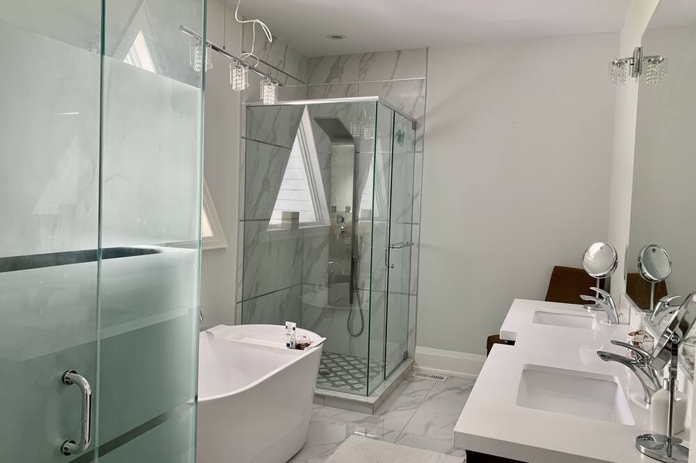 Photo of Bathroom in Ramara
