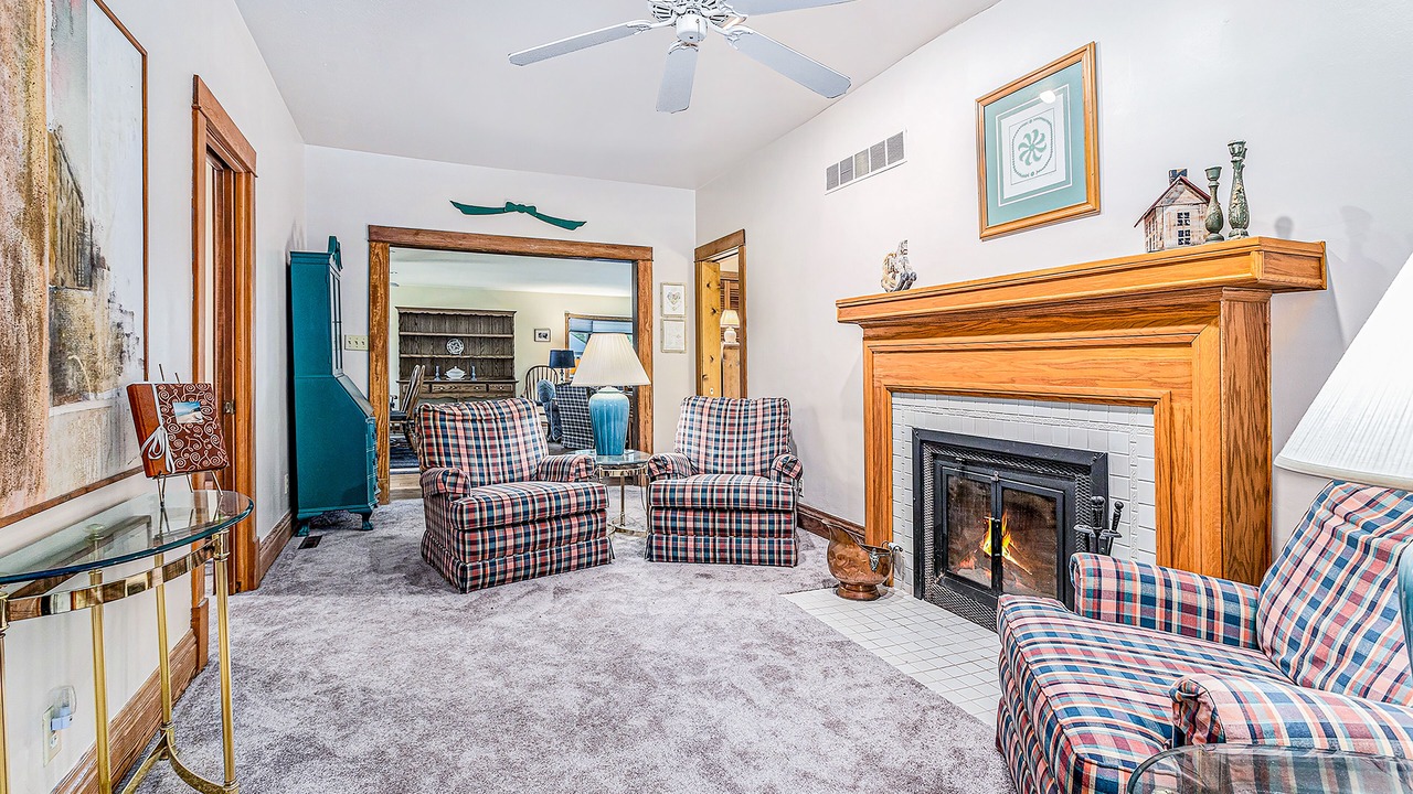 Photo of Livingroom in Grand Beach