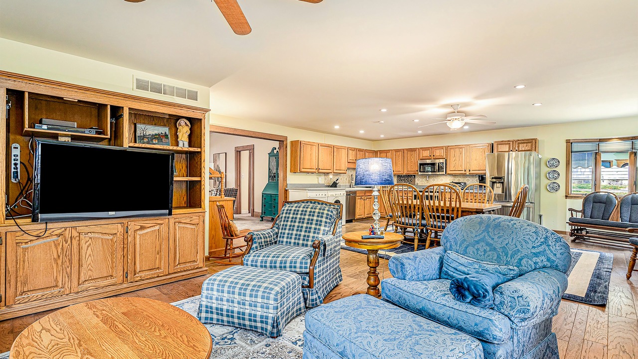 Photo of Livingroom in Grand Beach